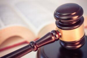 Marteau de juge et code civil illustrant la prestation compensatoire