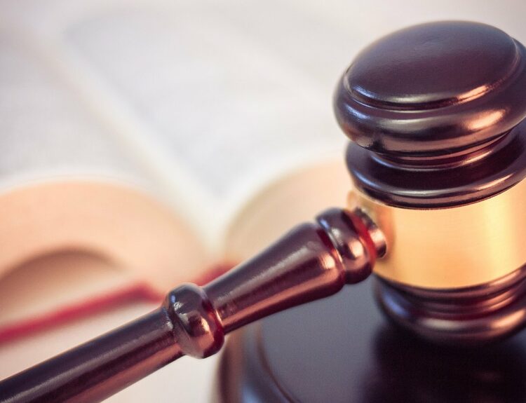 Marteau de juge et code civil illustrant la prestation compensatoire