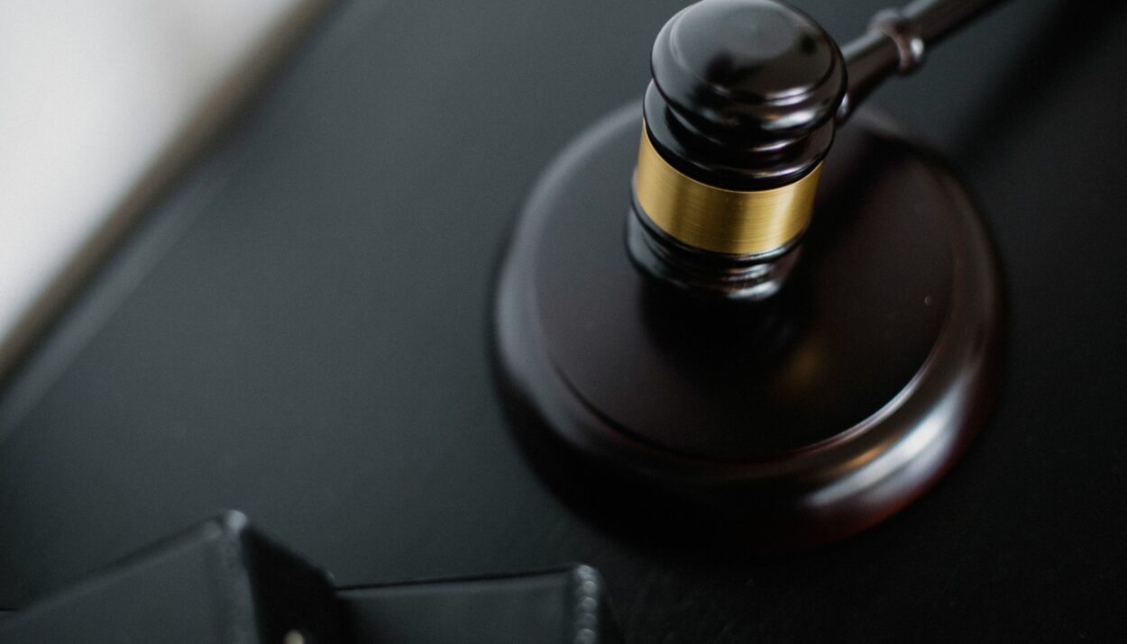 Marteau de justice illustrant le cadre juridique du permis à points en France
