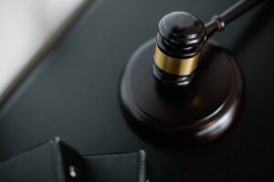 Marteau de justice illustrant le cadre juridique du permis à points en France