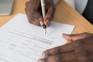 Signature d'une convention de rupture conventionnelle en 2026