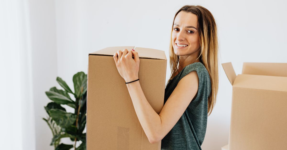Locataire préparant son déménagement avec cartons